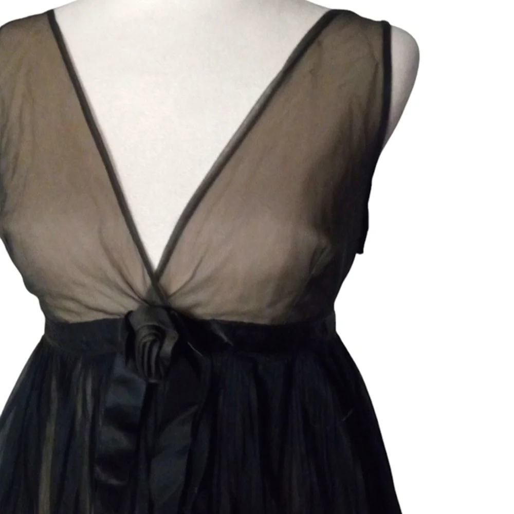 Vintage Evette Black Nude Lined Made In USA Nylon Rosette Nighty Size Small - Picture 3 of 7